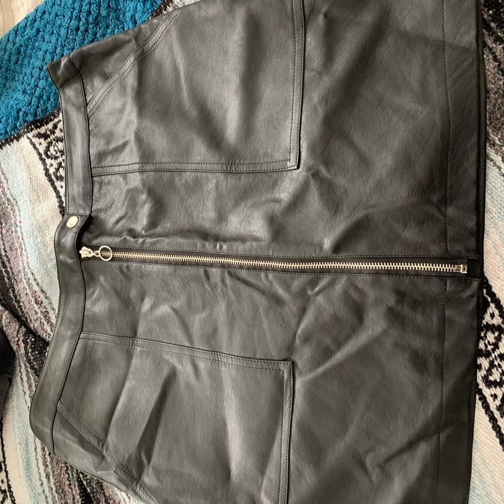 Black leather mini skirt with silver zipper